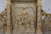 Kaufmannskirche Erfurt, Epitaph für Hans Ziegler - Detail der Auferstehungsszene des Giebels. Das Beschlagwerk und die Pflanzenornamentik der Säulen sind farblich differenziert ausgestaltet. (Foto: Candy Welz)