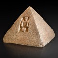 Pyramidion des Amenotep–Huy (nach der konservatorischen und restauratorischen Behandlung)