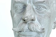 Plastik — "Erich Schmidt" (Vorzustand, Detail)