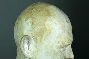 Plastik — "Max Hecker" (Vorzustand, Detail)