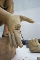 Plastik — „Knöchelspielerin“ Detail Hand mit unzureichenden Ergänzungen