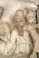 Epitaph des Heinrich von Bünau – Relief "Grablegung" Detail, Zwischenzustand während der Reinigung