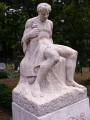 "Schillerbunddenkmal" — Endzustand, Detail Skulptur