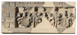 Wappenstein aus der Fassade des ehemaligen „Haus zum Rosenbaum“ in Erfurt – Endzustand